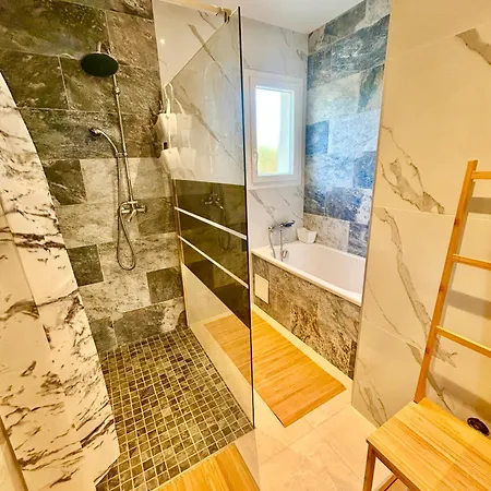 Villa Moderne Adapte Aux Pmr *